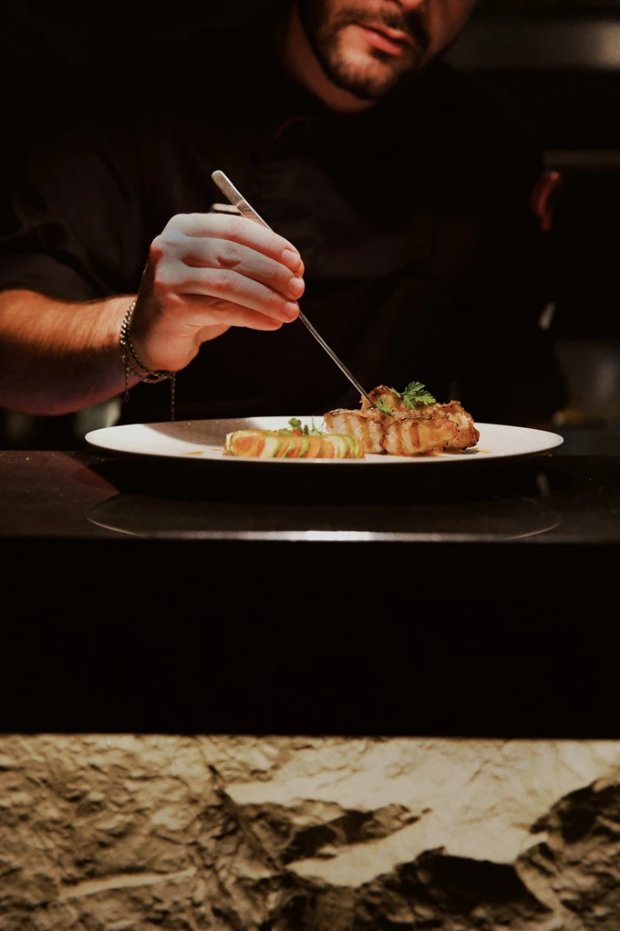 Το κλαμπ-εστιατόριο Abi Rouge στη Λεωφόρο Συγγρού 16