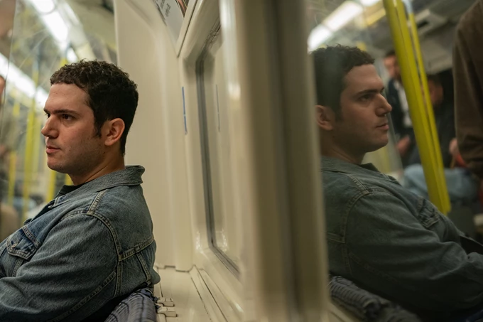 Ύποπτος: Η Δολοφονία του Ζαν Τσαρλς ντε Μενέζες