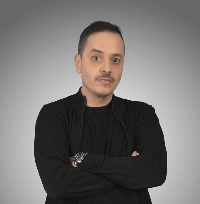 Εξωγήινος Αλέξανδρος Τσουβέλας