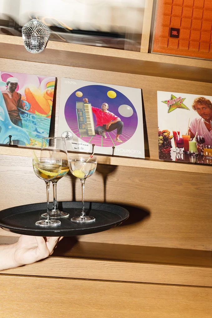 Το Okupa Kitchen & Listening Bar στου Ψυρρή 6