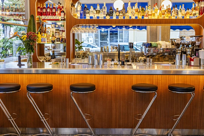 Το all day bar Κόμνα Τράκα στην Κυψέλη 3