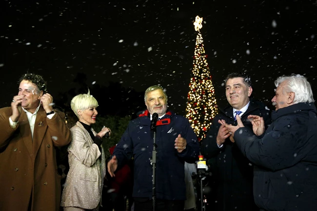 Περιφέρεια Αττικής Χριστουγεννιάτικο δέντρο Πεδίο του Άρεως