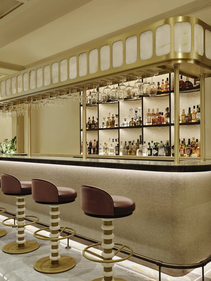 Το νέο μπαρ George, The Lobby Bar, στο ξενοδοχείο King George 1