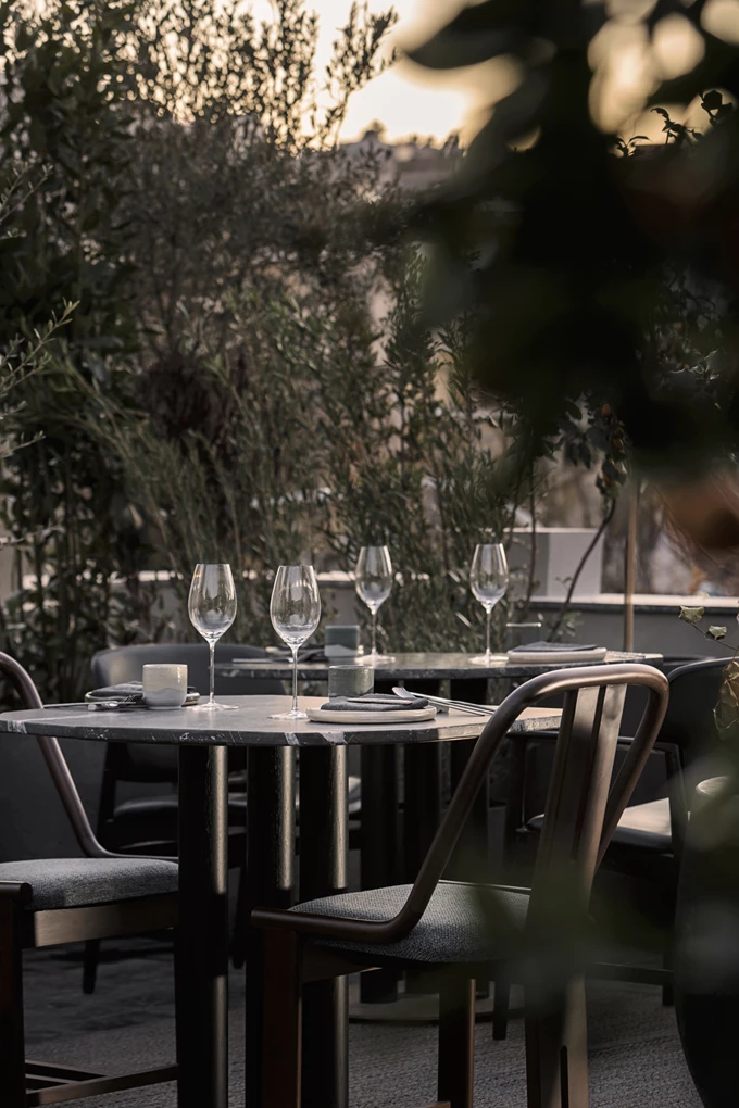 Το bar restaurant Humain στο Μετς 1
