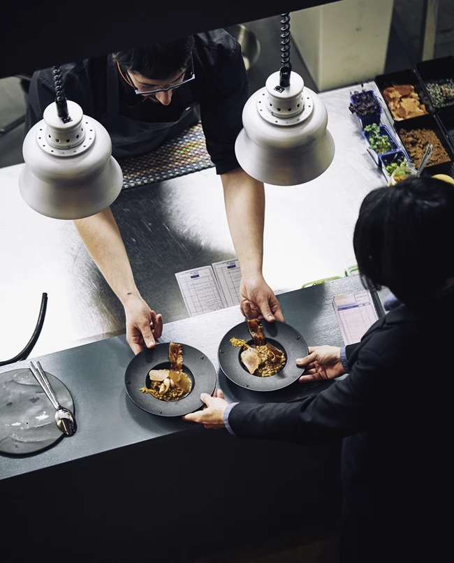 Το Ortsag είναι το νέο εστιατόριο του Αλέξανδρου Τσιοτίνη στον Κεραμεικό 1