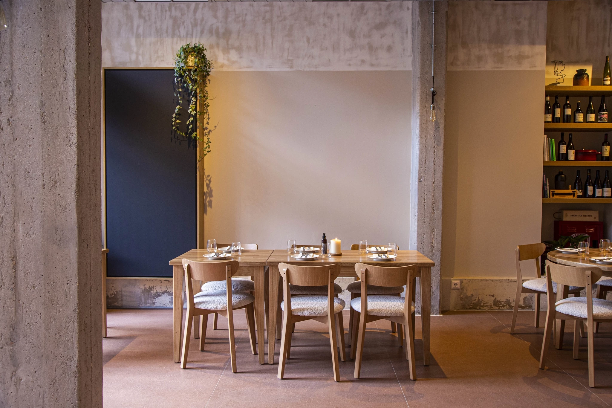 Το Jerár φιλοξενεί τον Αρτέμη Καραμολέγκο