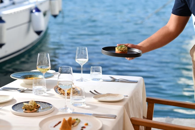 Λευτέρης Λαζάρου εστιατόριο Φισκάρδο_Fishkardo 2
