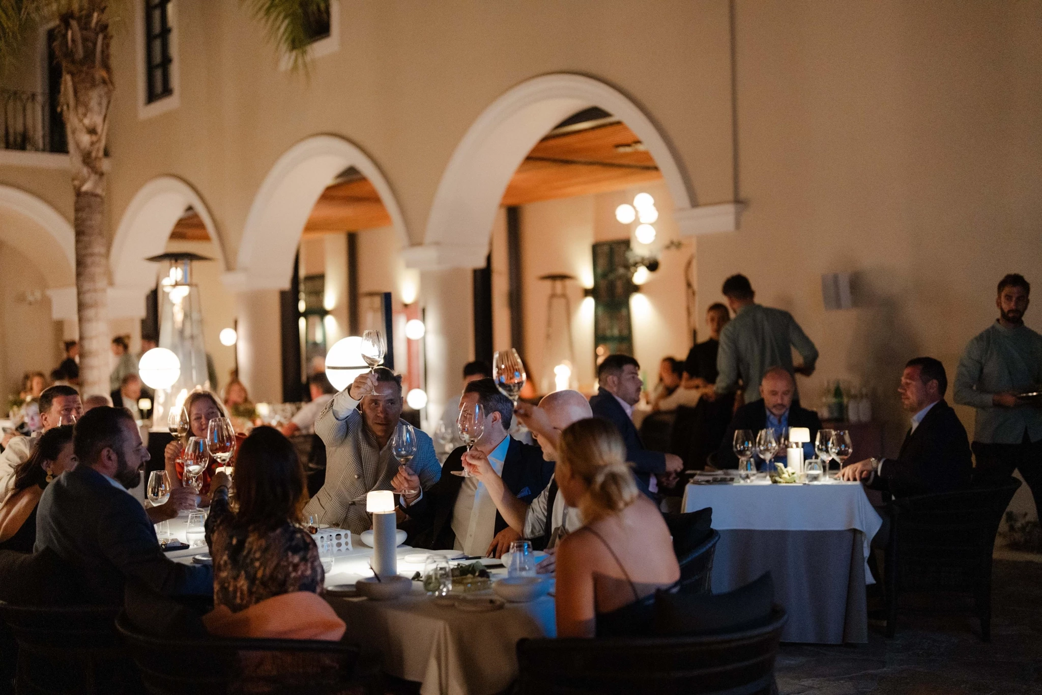 Επιστροφή στη Σαντορίνη και το Selene, για τη Vedema