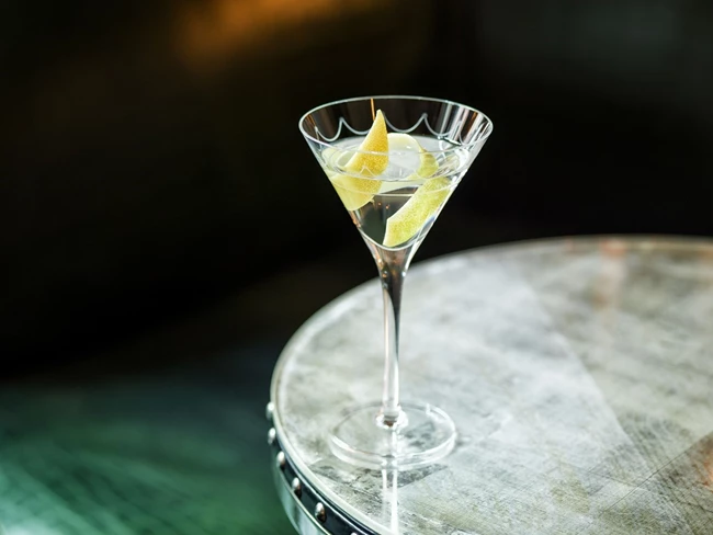 Μπαρ στο Λονδίνο_Connaught Bar cocktail Gin Martini