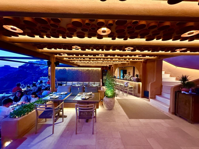 Το εστιατόριο Rizes Gastro Taverna στη Σαντορίνη 4