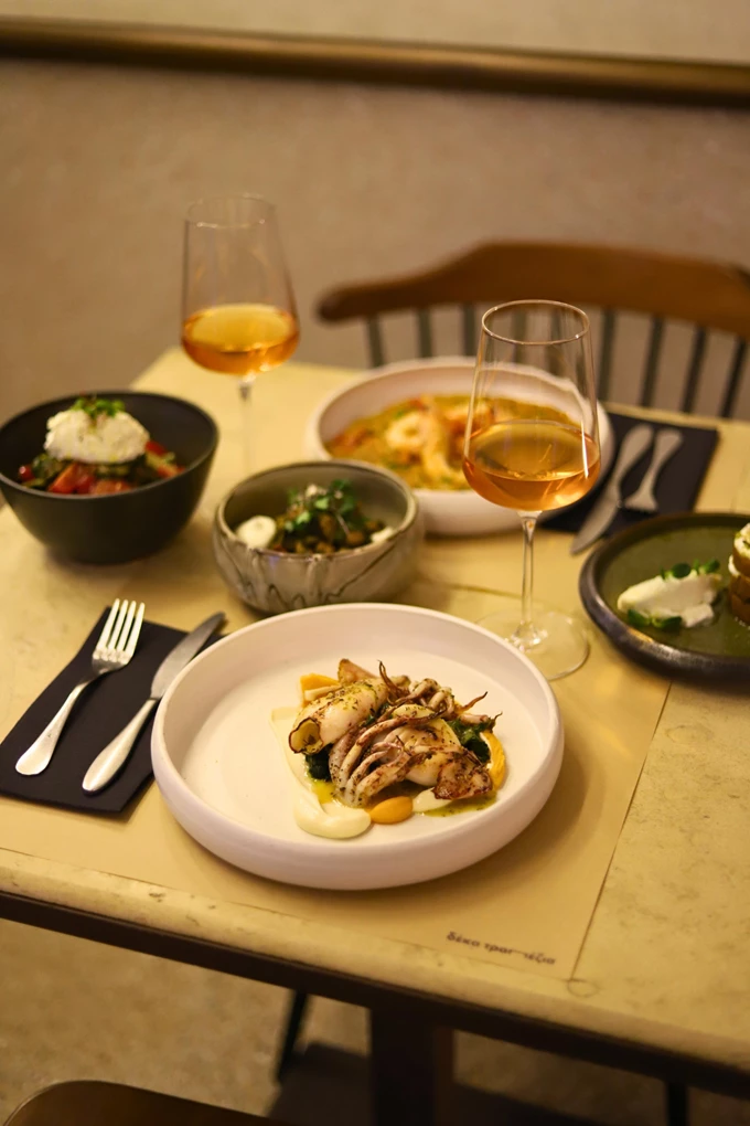 Δέκα Τραπέζια