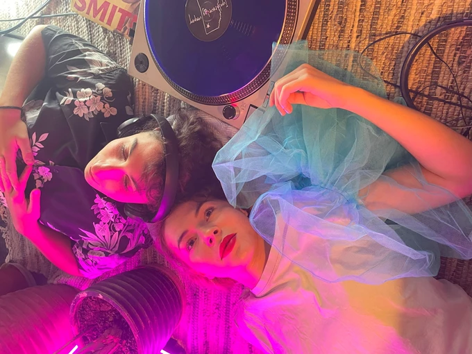 I am falling in love Νέα