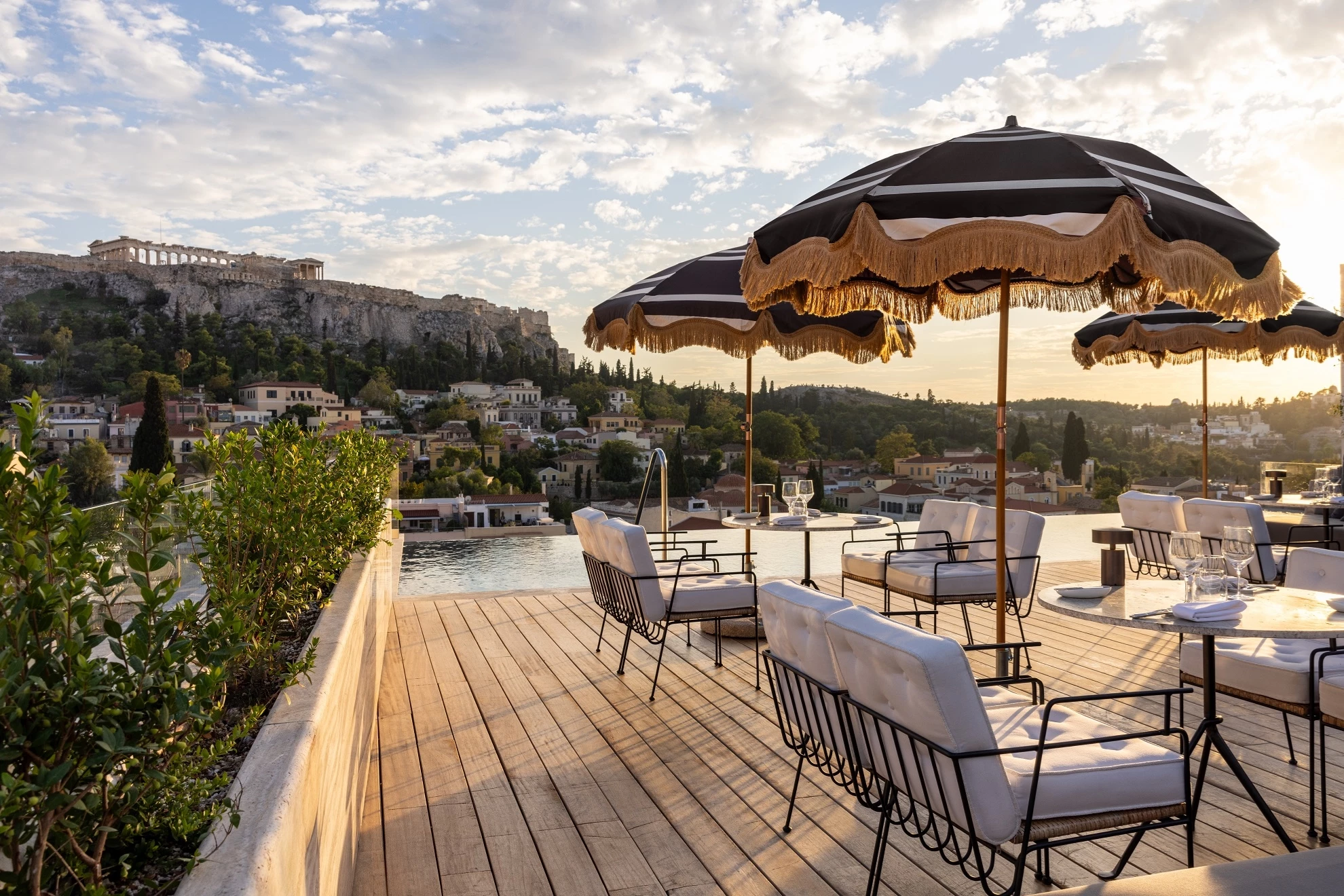 Το Sunday Table του The Dolli's Rooftop Restaurant επιστρέφει