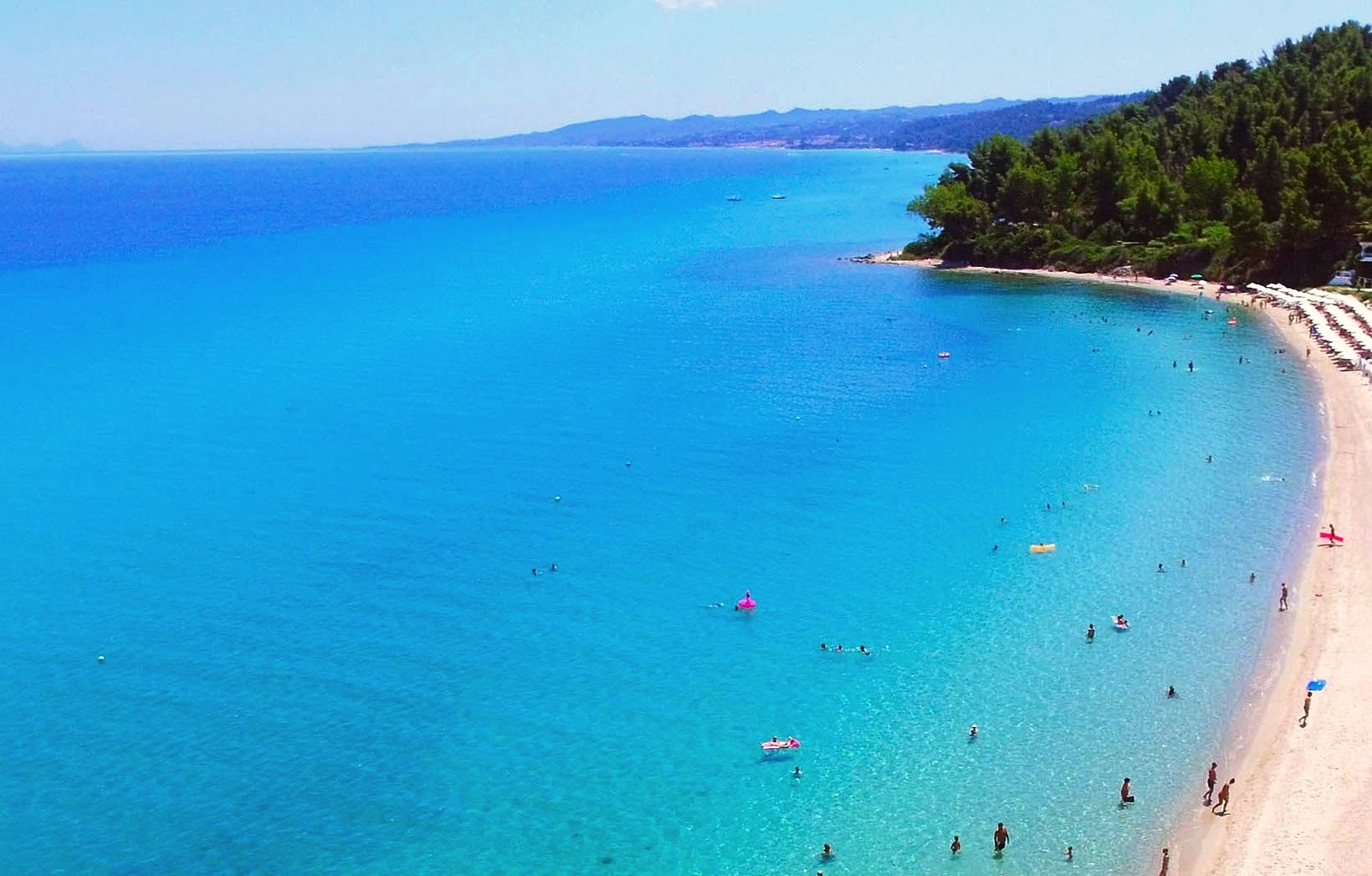 Σε αυτές τις 12 ελληνικές ακτές αφαιρέθηκε η Γαλάζια Σημαία