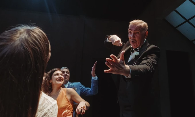 Μέχρι να σβήσουν τ’ άστρα