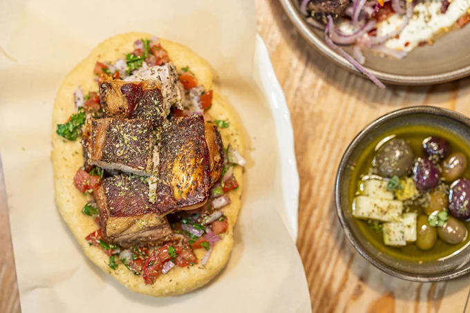 Το εστιατόριο Θάμα Μεζέ στον Χολαργό 9