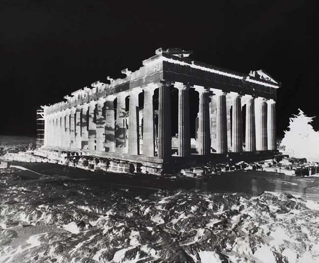Ναός του Ποσειδώνος, Σούνιο: 30 Αυγούστου, 2021, 2021, ασημοτυπία ζελατίνης, 59.7 × 36.8 cm, μοναδικό © Vera Lutter