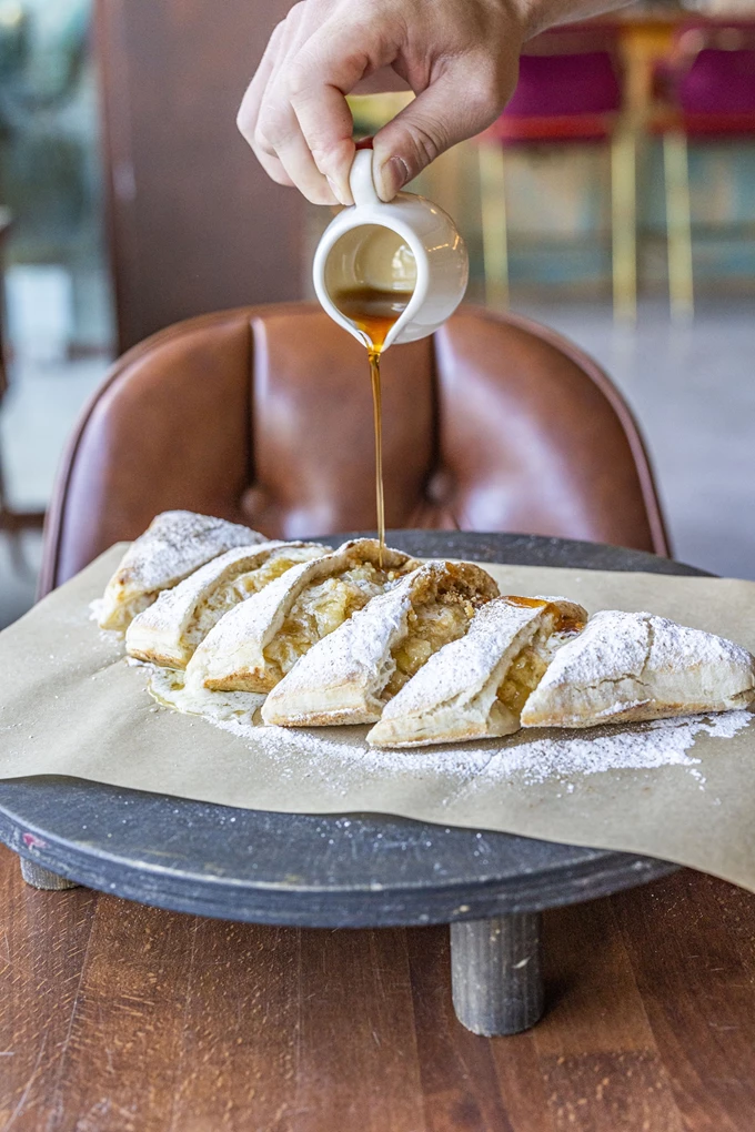 Το εστιατόριο Revellers’ Row Pizza στα Βριλήσσια 9