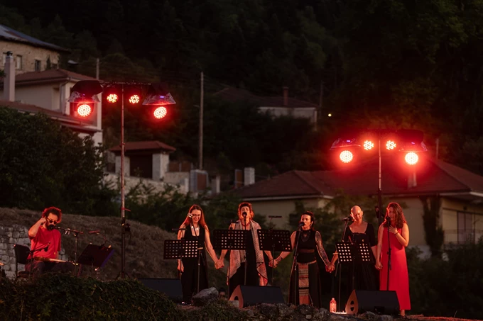 Γιατί 'ναι μαύρα τα βουνά 24