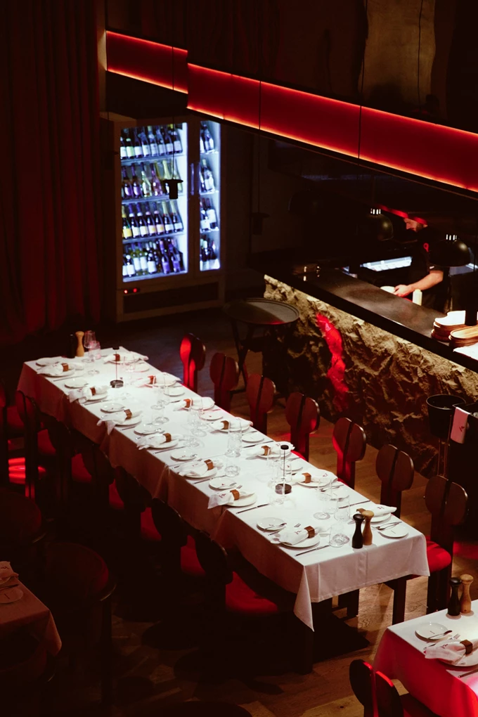 Το κλαμπ-εστιατόριο Abi Rouge στη Λεωφόρο Συγγρού 7