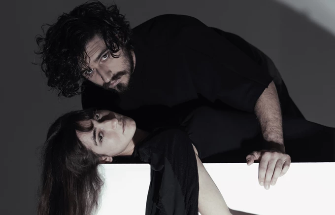 Το ξενοδοχείο η νύχτα που πέφτει