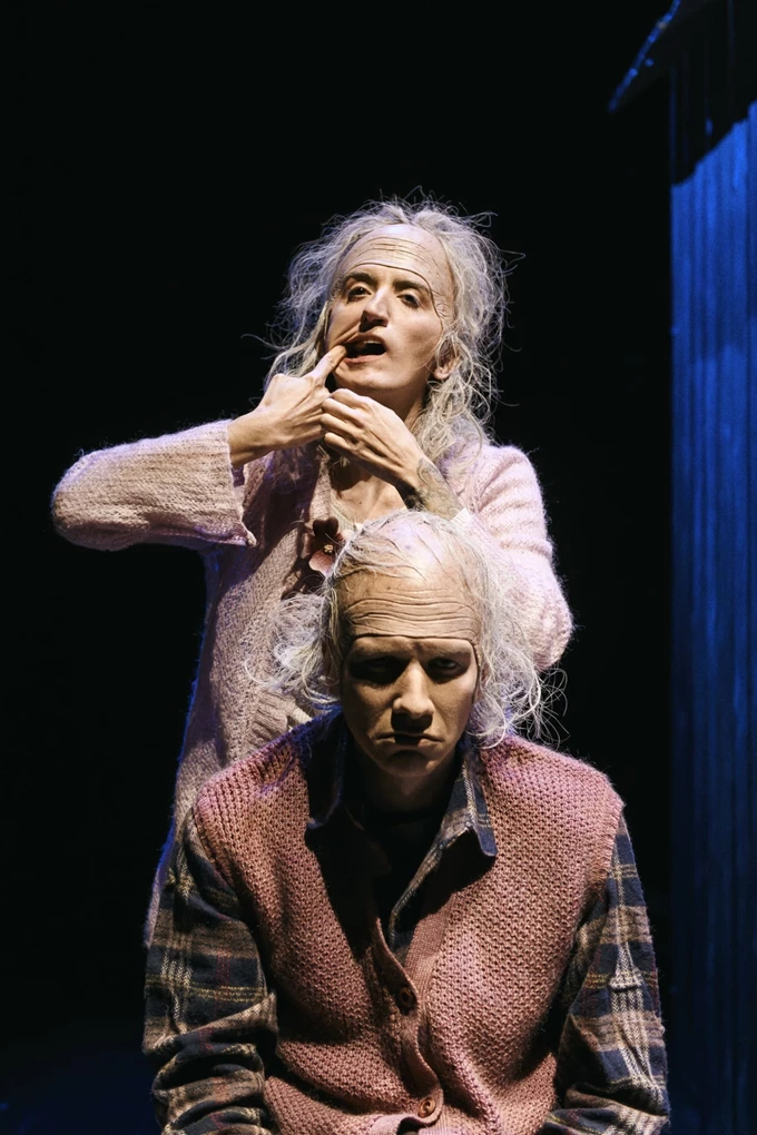 Οι Καρέκλες από Παπαδόπουλο-Διακοπαναγιώτου