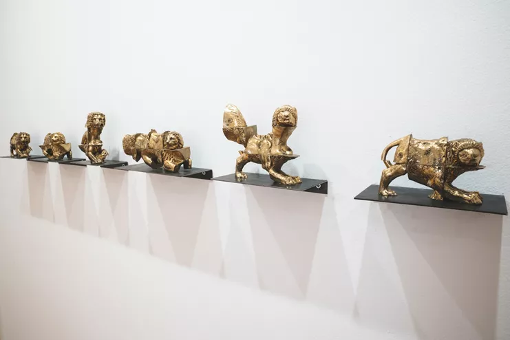 Φωτογραφία εγκατάστασης «Μυθιστορίες ΙΙ», Πέτρος Μώρης, ενότητα «Μελλοντικό ζωολόγιο» (Χίμαιρες), 2023, διαστάσεις μεταβλητές, χαλκός. Παραχώρηση του καλλιτέχνη και της CITRONNE Gallery