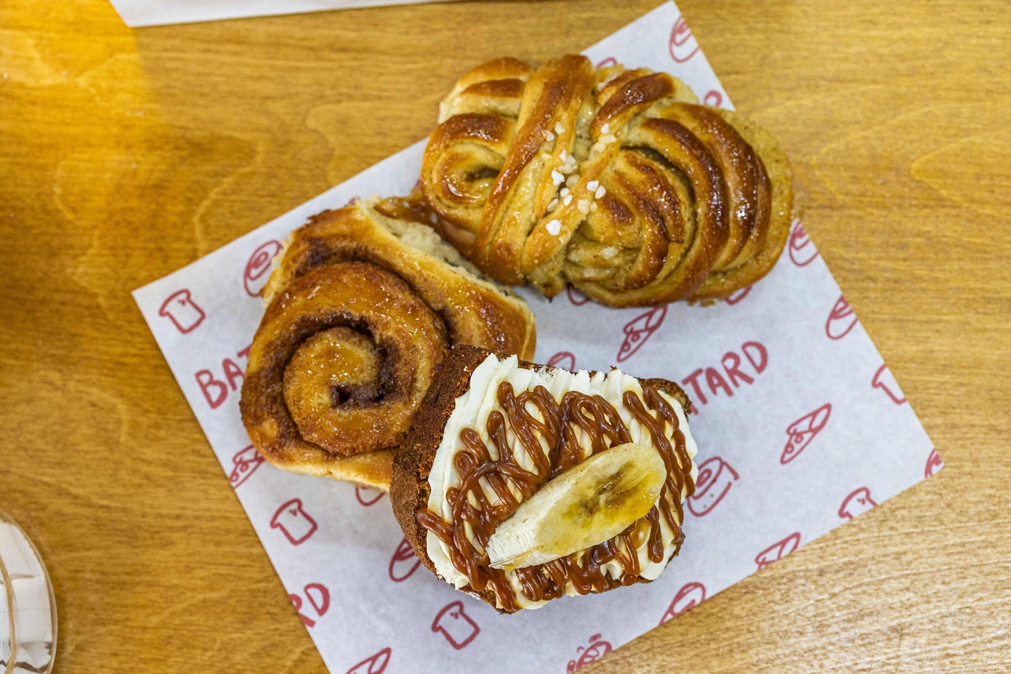 Γιατί όλοι μιλούν για το 'Batard' στο Παγκράτι;