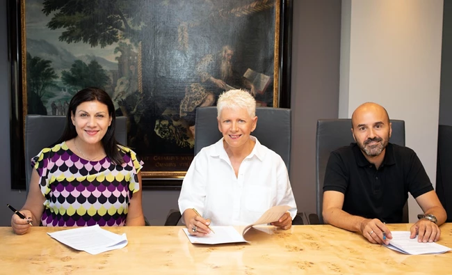 (από αριστερά προς τα δεξιά): Φωτεινή Ραξή, Executive Board Member ANT1+, Έλενα Ακρίτα, Michael Iskas, CEO Antenna Studios