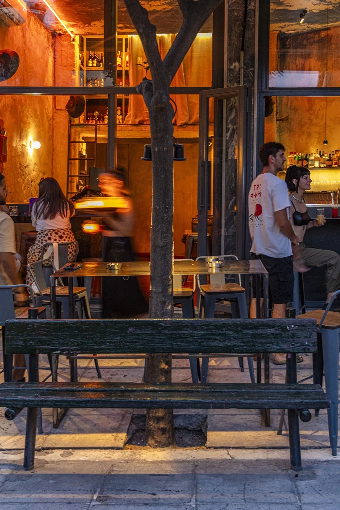 Το μπαρ Scamp στο Κουκάκι 8