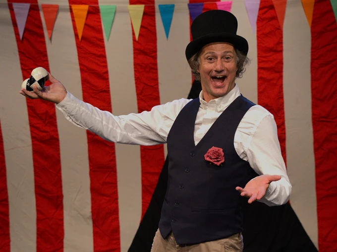 Ο τρομερός εχθρός και ο αλυσοδεμένος ελέφαντας