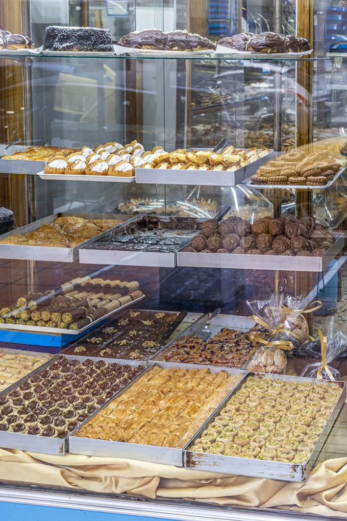 Το ζαχαροπλαστείο Lido στο Παγκράτι με το υπέροχο τσουρέκι 113
