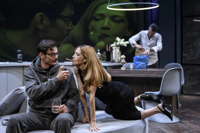 Demons Τζένη Καρέζη σεζόν 2024-2025