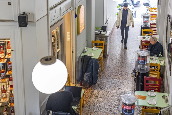 Το νέο μαγειρείο ΑTHeRee στη στοά Τοσίτσα 7