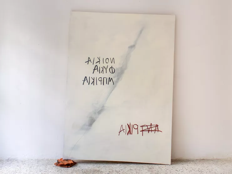 Νικόλ Οικονομίδου, «we wear pants too», κεραμικά πλακάκια, λάδι σε καμβά, 208 x 150 x 5 εκ., 2020