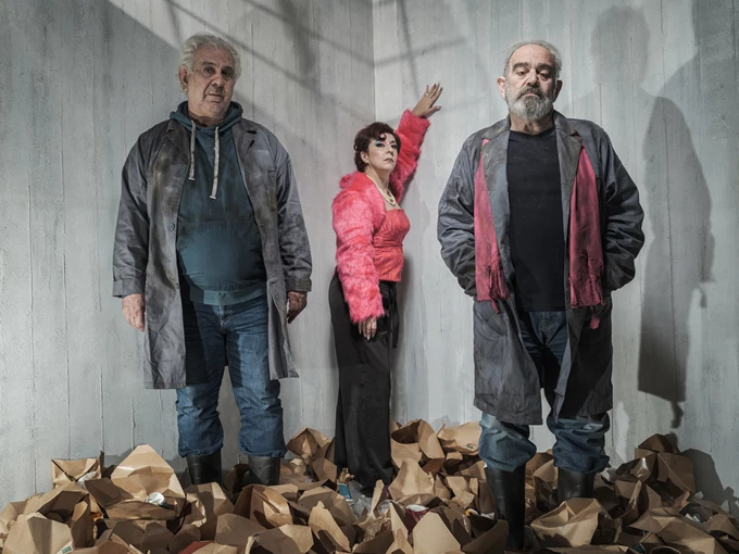 ΟΙ ΑΠΟ ΚΑΤΩ