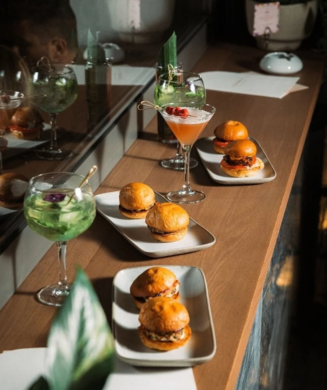 To Λobby στην οδό Βουλής