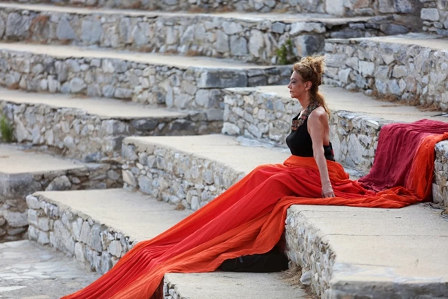 Δήμητρα Χατούπη, Ίων