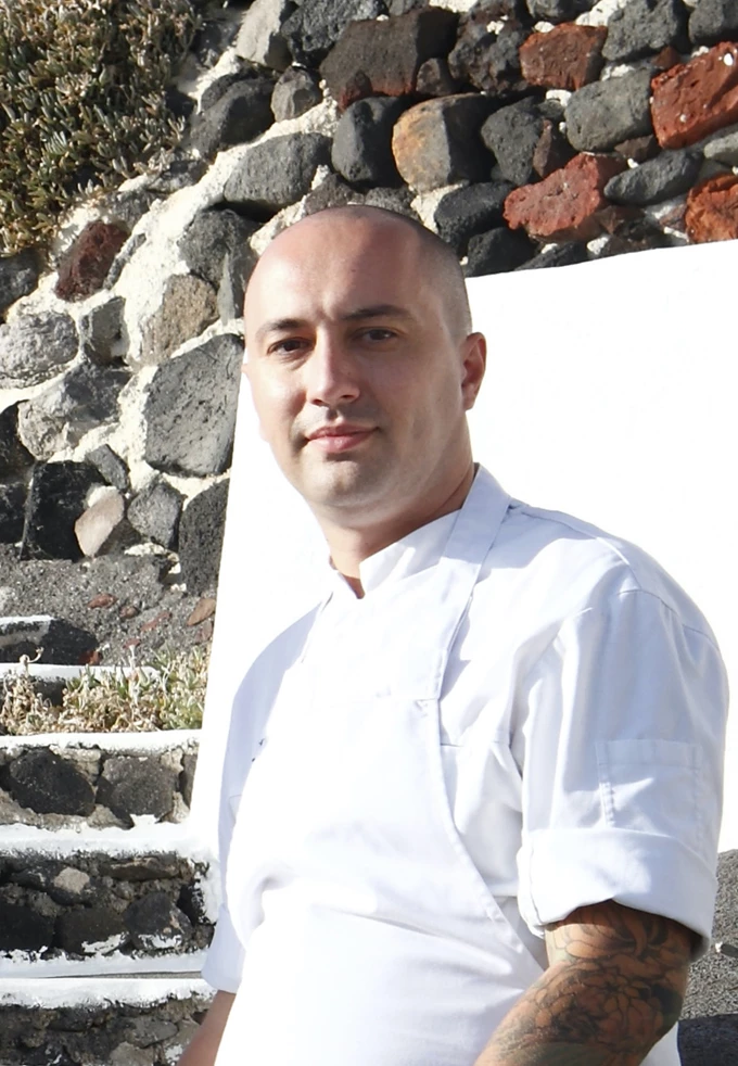 σεφ Θοδωρής Κακούλης στη Σαντορίνη