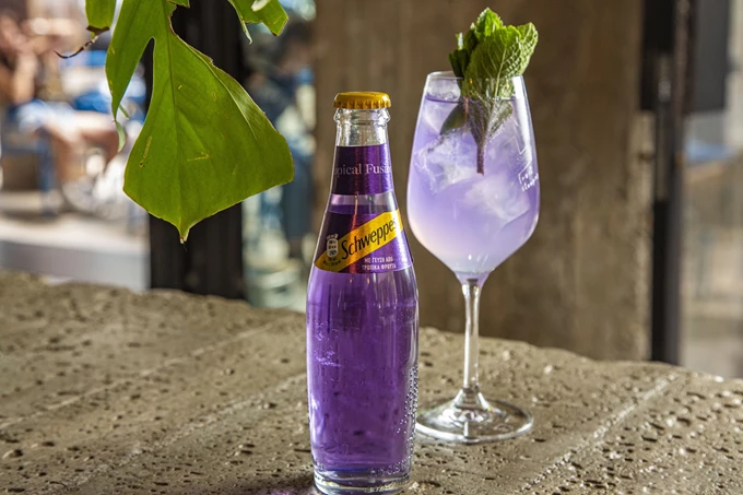 Ο Βασίλης Κυρίτσης και το Schweppes Tropical Fusion 4