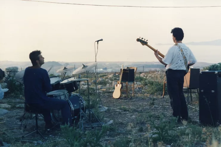 Στην κορυφή του Προφήτη Ηλία, πάνω από το χωριό Καλλιθέα, Ηράκλειο. Στα τύμπανα ο Στέλιος, κάτοικος Καλλιθέας, ελαιοπαραγωγός και αγρότης, 1993