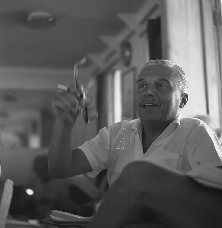 Ο Κωνσταντίνος Δοξιάδης στο πλοίο ως διοργανωτής και συμμετέχων του 1ου συμποσίου της Δήλου το 1963