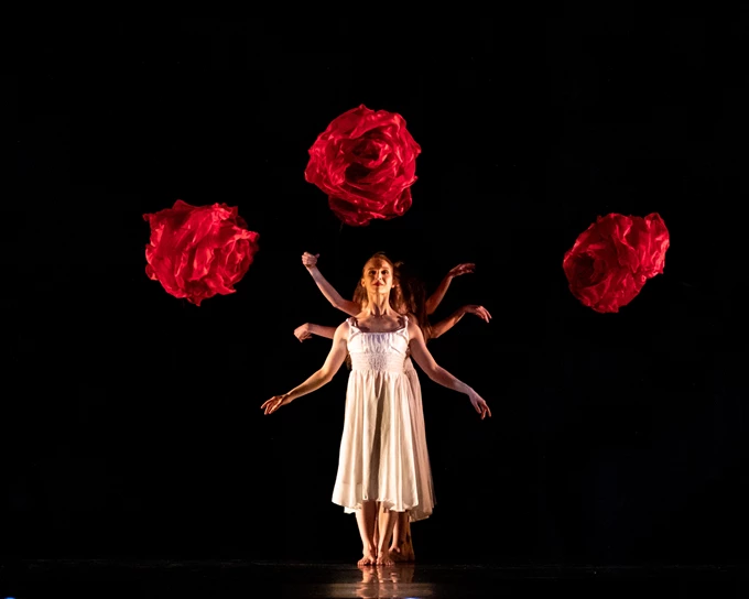 Momix Christmas Theater