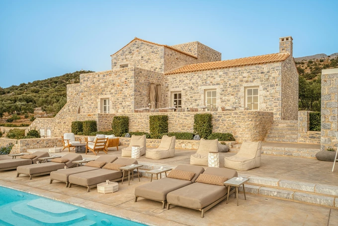 Bassa Maina Villa & Suites