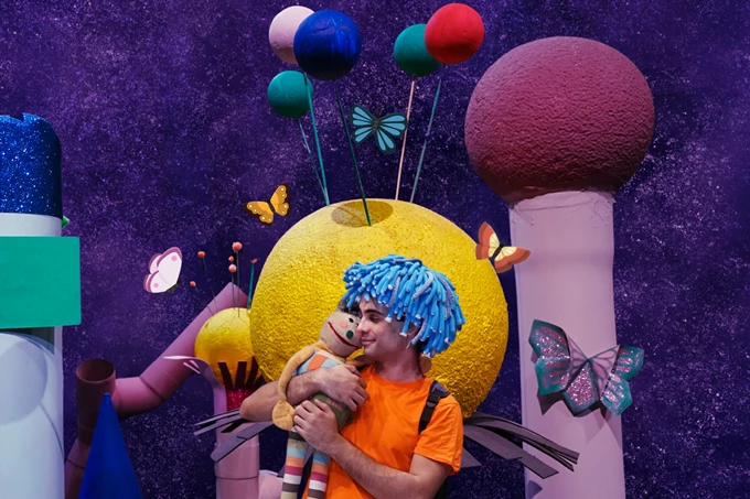 Το αγόρι με τα μπλε μαλλιά