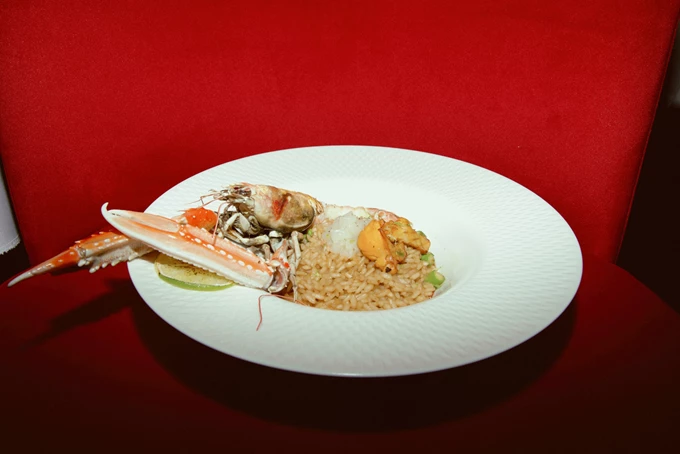 Το κλαμπ-εστιατόριο Abi Rouge στη Λεωφόρο Συγγρού 11