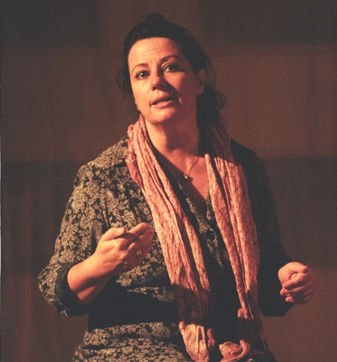 Αγγέλα Παπάζογλου, Άννα Βαγενά