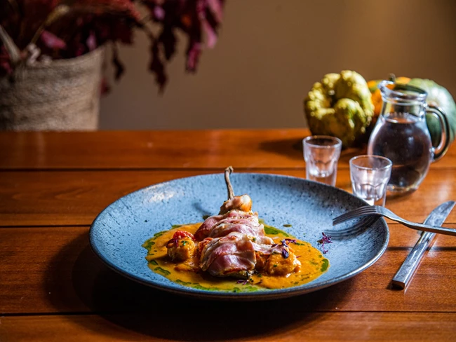 Μπαλκόνι στις Κυκλάδες Μελιτζάνα Πεσκανδρίτσα Μπέικον