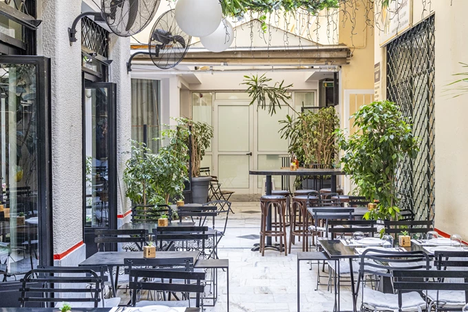 Ταράτσες, κήποι και αυλές στο κέντρο της Αθήνας για νόστιμο summer in the city - εικόνα 21