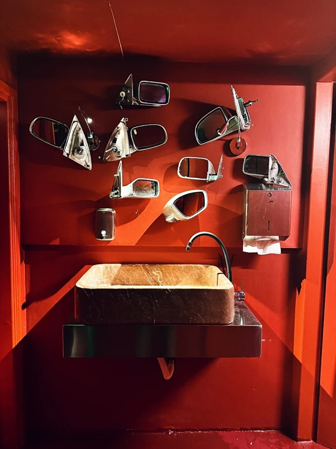 Το Έρλι Athens στα Εξάρχεια